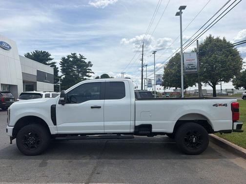 Oxford White 2024 Ford F-250 XL