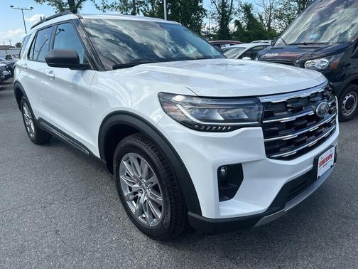 Star White Metallic Tri-Coat 2025 Ford Explorer Active