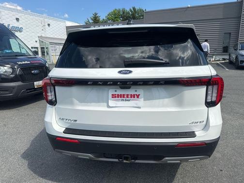 Star White Metallic Tri-Coat 2025 Ford Explorer Active