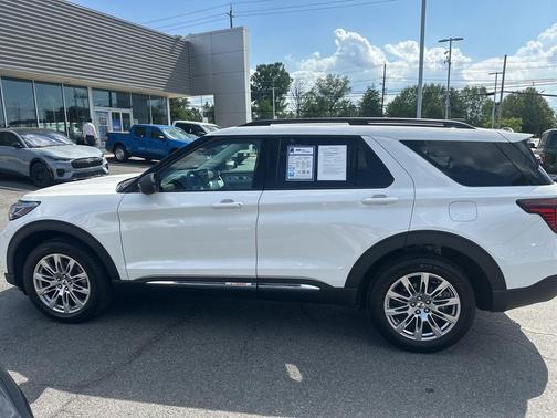 Star White Metallic Tri-Coat 2025 Ford Explorer Active