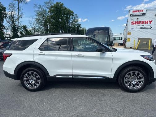 Star White Metallic Tri-Coat 2025 Ford Explorer Active