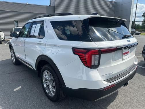 Star White Metallic Tri-Coat 2025 Ford Explorer Active