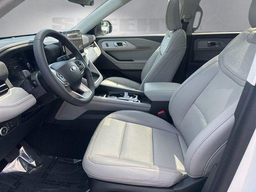 Star White Metallic Tri-Coat 2025 Ford Explorer Active