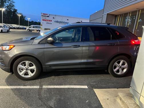 Carbonized Gray Metallic 2024 Ford Edge SE