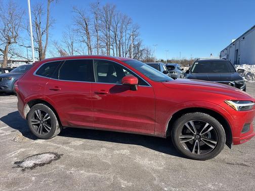 2021 Volvo XC60 T5 Momentum