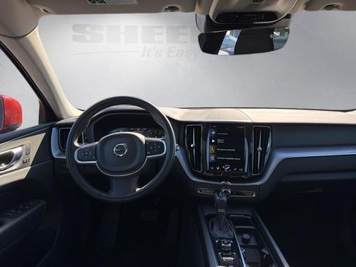2021 Volvo XC60 T5 Momentum