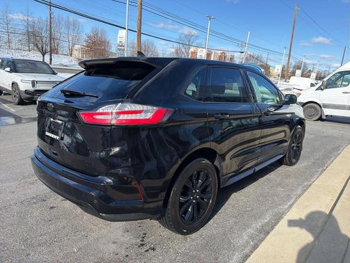 2022 Ford Edge SE