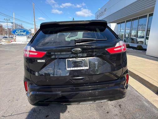 2022 Ford Edge SE