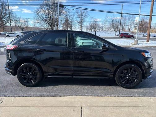 2022 Ford Edge SE