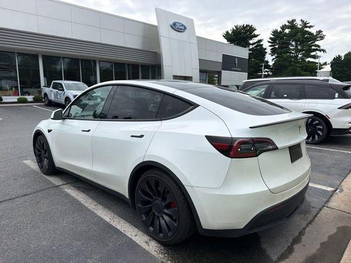 Pearl White Multi-Coat 2023 Tesla Model Y Performance Dual Motor All-Wheel Drive