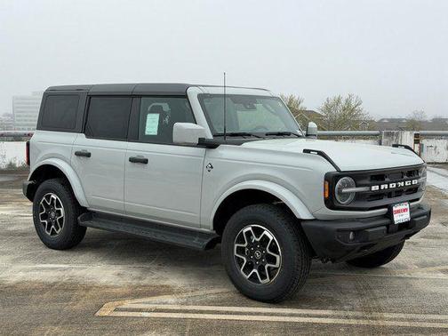 Avalanche Gray 2026 Ford Bronco Outer Banks