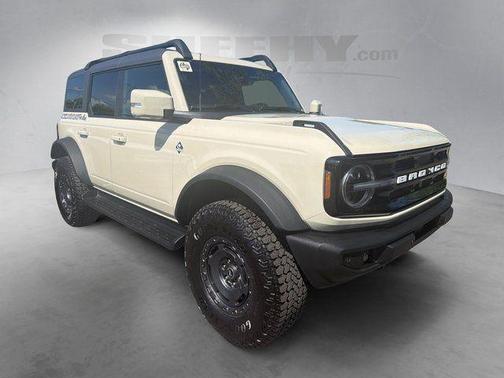 Desert Sand 2025 Ford Bronco Outer Banks