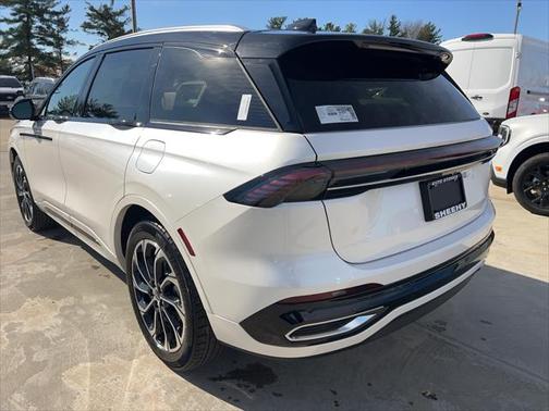 2025 Lincoln Nautilus Reserve