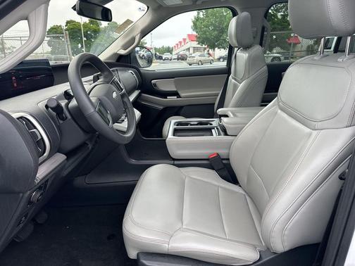 Oxford White 2025 Ford Expedition Max Active 4x4