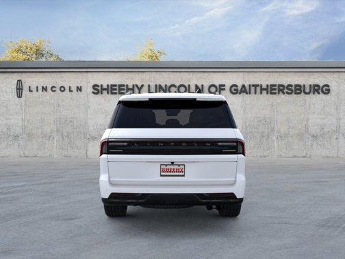 Pristine White Metallic Tri-Coat 2026 Lincoln Navigator Reserve