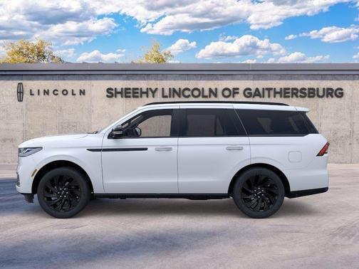 Pristine White Metallic Tri-Coat 2026 Lincoln Navigator Reserve