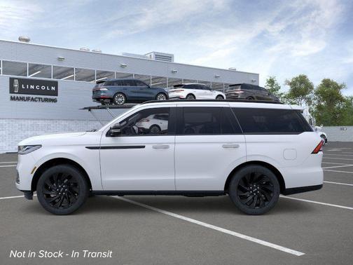 Pristine White Metallic Tri-Coat 2026 Lincoln Navigator Reserve