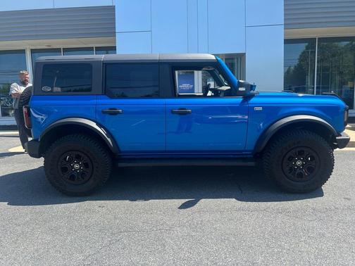 Velocity Blue Metallic 2024 Ford Bronco Wildtrak