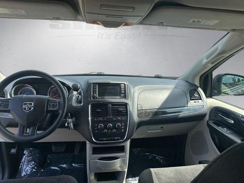 Granite Pearlcoat 2018 Dodge Grand Caravan SE