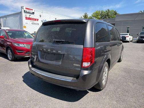 Granite Pearlcoat 2018 Dodge Grand Caravan SE