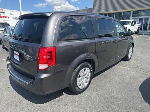 Granite Pearlcoat 2018 Dodge Grand Caravan SE