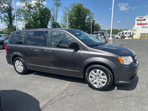 Granite Pearlcoat 2018 Dodge Grand Caravan SE