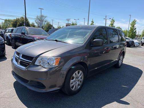 Granite Pearlcoat 2018 Dodge Grand Caravan SE