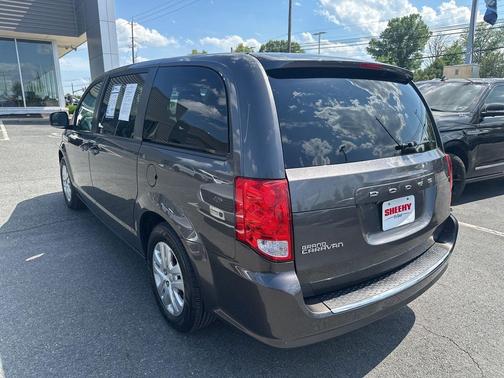 Granite Pearlcoat 2018 Dodge Grand Caravan SE