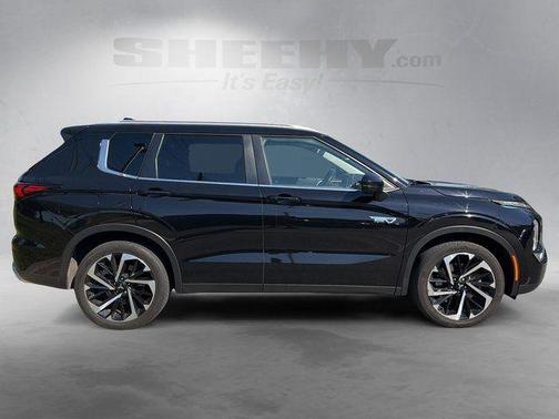 Labrador Black Metallic 2023 Mitsubishi Outlander SE S-AWC