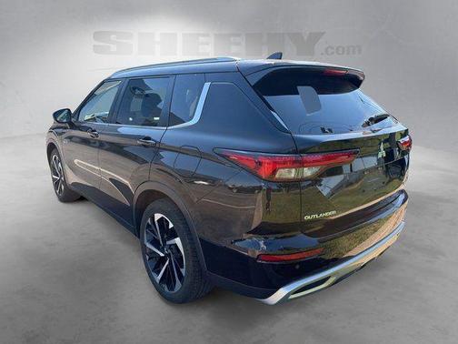 Labrador Black Metallic 2023 Mitsubishi Outlander SE S-AWC
