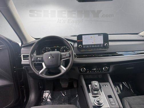 Labrador Black Metallic 2023 Mitsubishi Outlander SE S-AWC