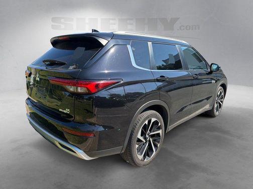 Labrador Black Metallic 2023 Mitsubishi Outlander SE S-AWC