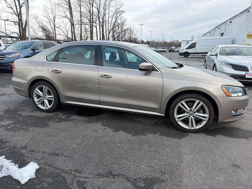 2015 Volkswagen Passat 1.8T Auto SE w/Sunroof & Nav