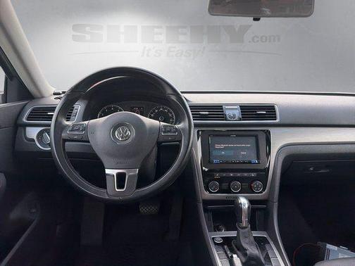 2015 Volkswagen Passat 1.8T Auto SE w/Sunroof & Nav