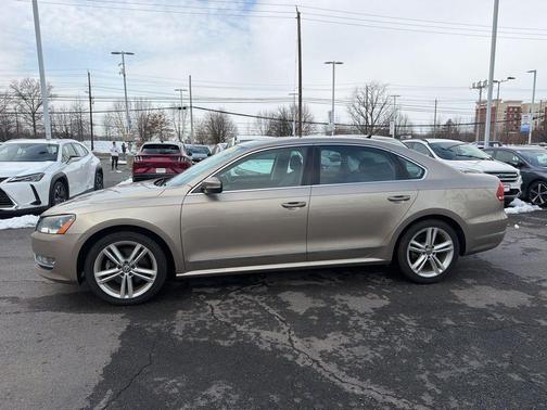 2015 Volkswagen Passat 1.8T Auto SE w/Sunroof & Nav