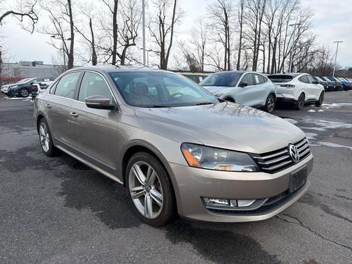 2015 Volkswagen Passat 1.8T Auto SE w/Sunroof & Nav