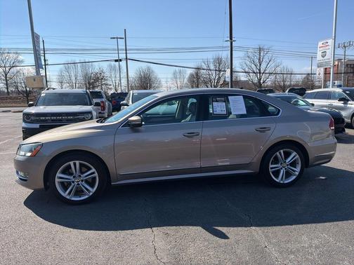 2015 Volkswagen Passat 1.8T Auto SE w/Sunroof & Nav