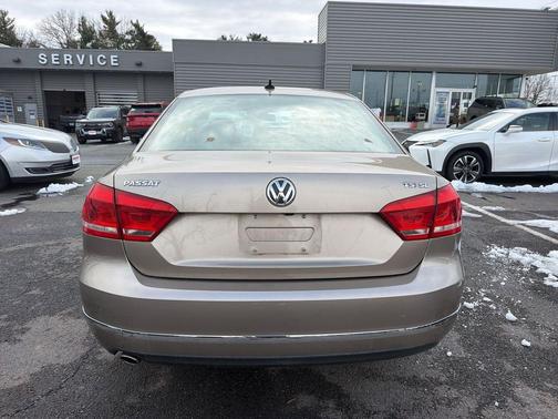 2015 Volkswagen Passat 1.8T Auto SE w/Sunroof & Nav