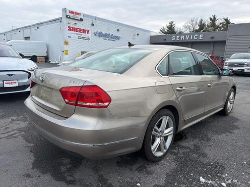 2015 Volkswagen Passat 1.8T Auto SE w/Sunroof & Nav