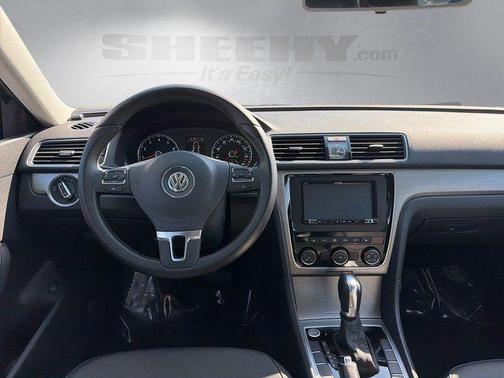2015 Volkswagen Passat 1.8T Auto SE w/Sunroof & Nav