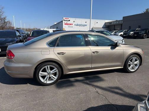 2015 Volkswagen Passat 1.8T Auto SE w/Sunroof & Nav