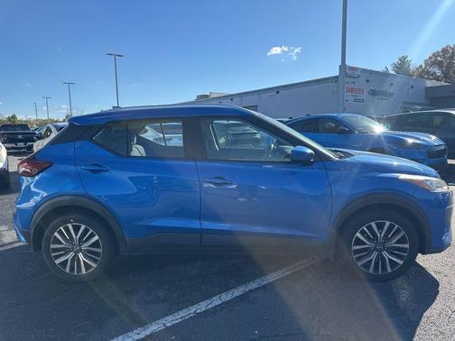 2022 Nissan Kicks SV