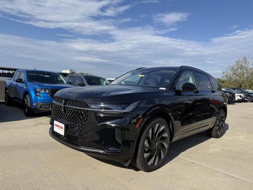 Infinite Black Metallic Clearcoat 2026 Lincoln Nautilus Reserve