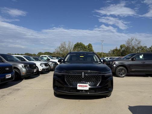 Infinite Black Metallic Clearcoat 2026 Lincoln Nautilus Reserve