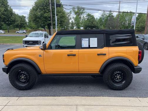 Cyber Orange Metallic Tricoat 2022 Ford Bronco Black Diamond