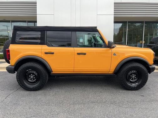 Cyber Orange Metallic Tricoat 2022 Ford Bronco Black Diamond