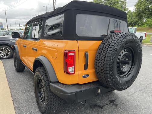 Cyber Orange Metallic Tricoat 2022 Ford Bronco Black Diamond