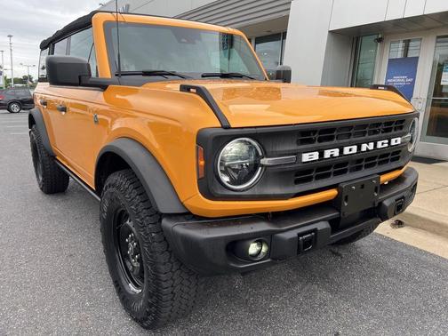 Cyber Orange Metallic Tricoat 2022 Ford Bronco Black Diamond