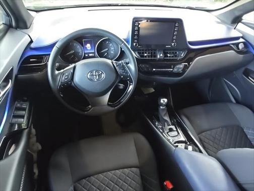 2022 Toyota C-HR XLE