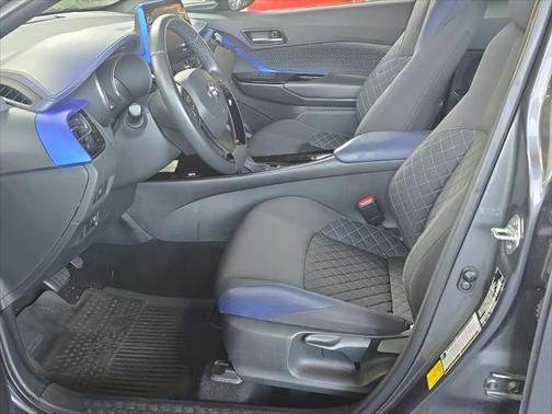 2022 Toyota C-HR XLE